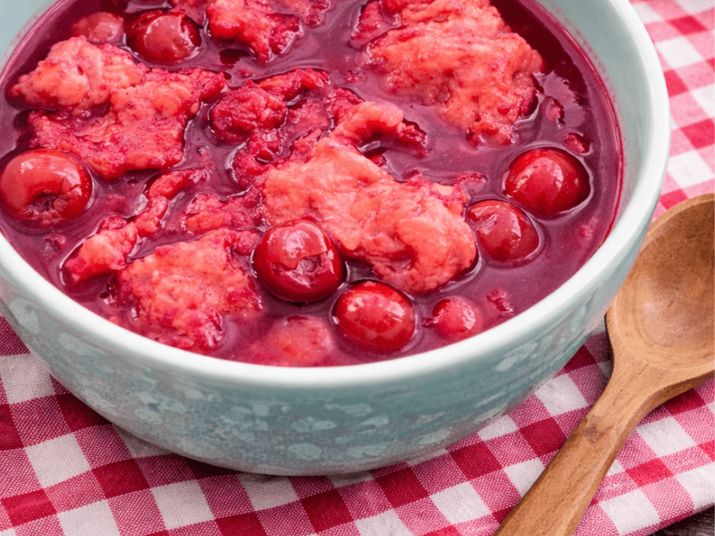 Kirschsuppe mit Mehlnockerln