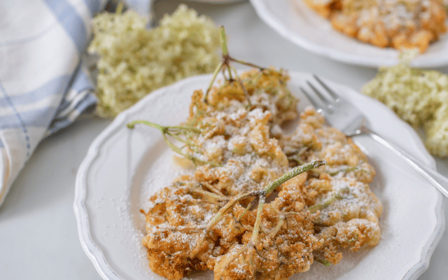 Holunderblüten Küchle backen