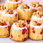 Johannisbeer Schmandkuchen mit Tonkabohnen