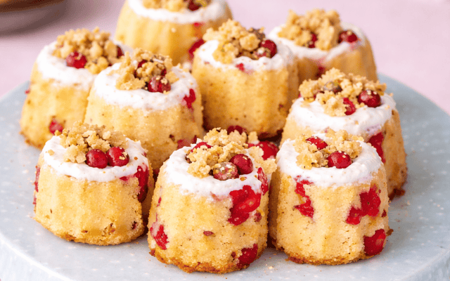 Johannisbeer Schmandkuchen mit Tonkabohnen